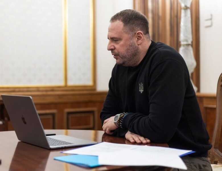 Єрмак заявив про затримання шахраїв, які прикривалися його прізвищем