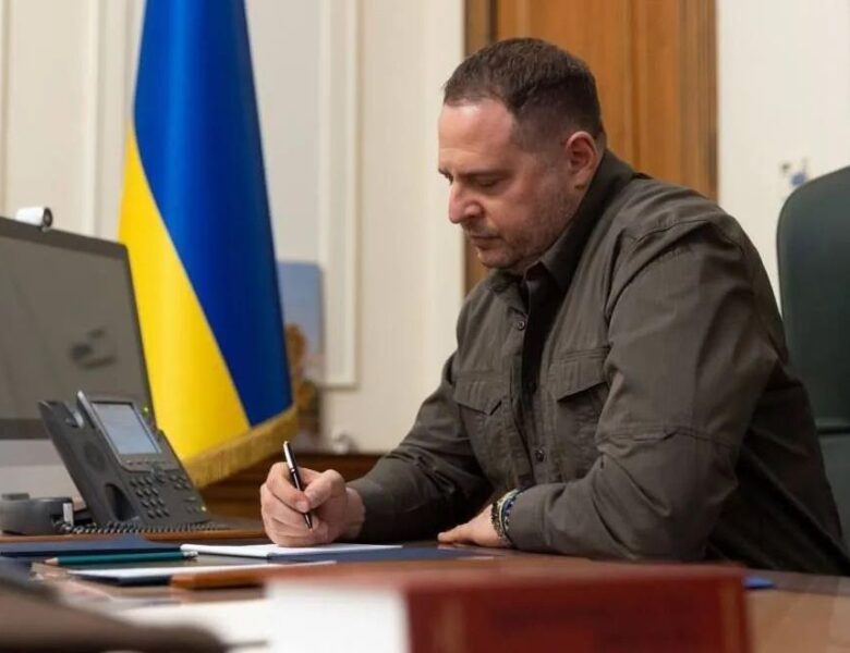 Єрмак заявив, що він “на зв’язку” з Віткоффом