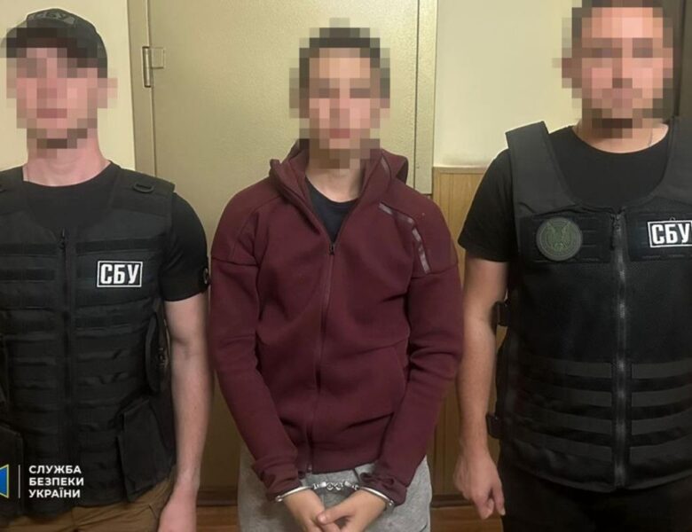 Юнак шпигував на ешелонами ЗСУ у двох областях