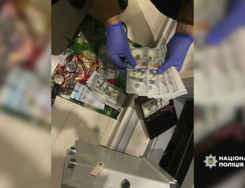 «20 000 доларів і ти непридатний до служби» – поліція затримала організатора схеми та його спільника