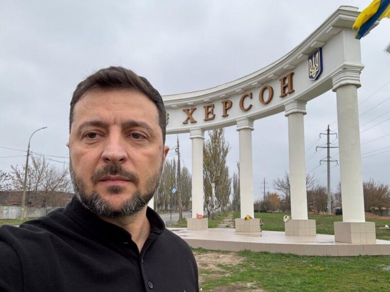 Зеленський у Херсоні пообіцяв захист від дронів РФ