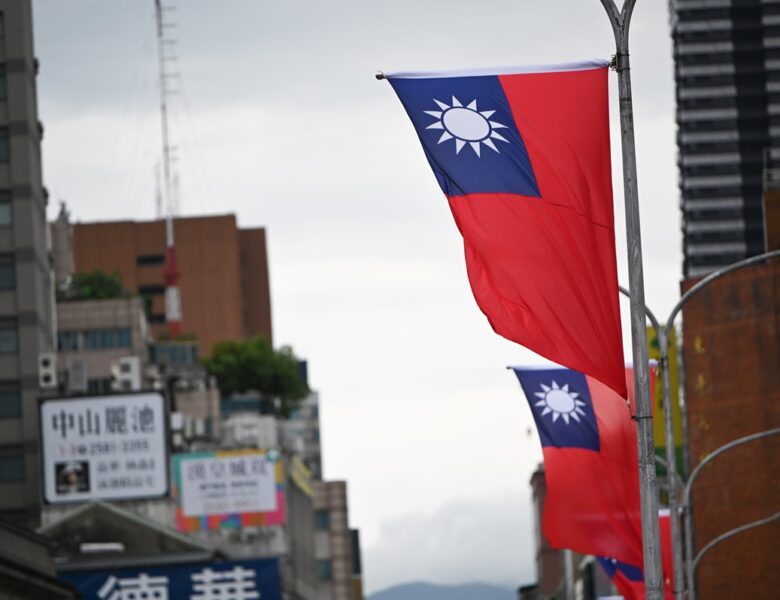 Жителі Тайваню отримають посібники на випадок війни з Китаєм