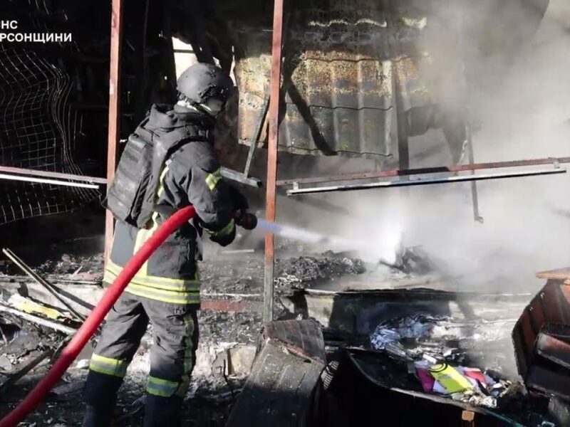 Херсон: російські війська завдали удару по міському ринку – загинув чоловік