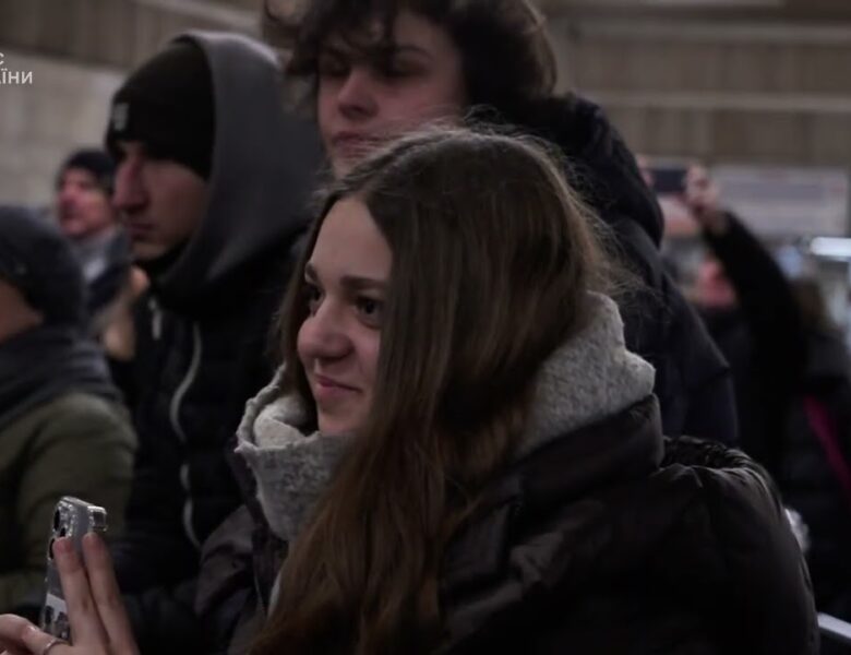 Музика, що єднає: Оркестр ДСНС привітав киян із прийдешнім Різдвом 🎄