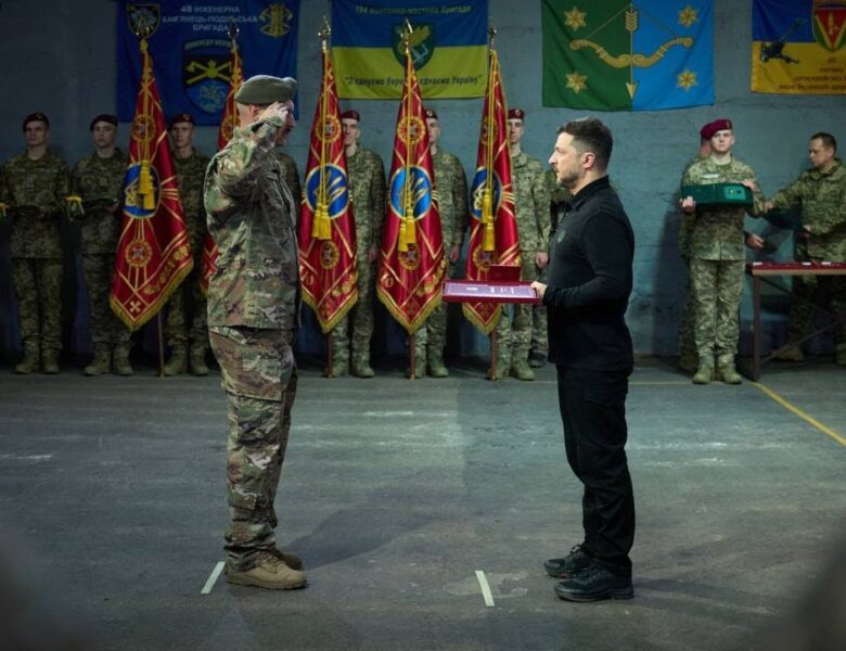 Володимир Зеленський вручив нагороди українським захисникам у Харкові