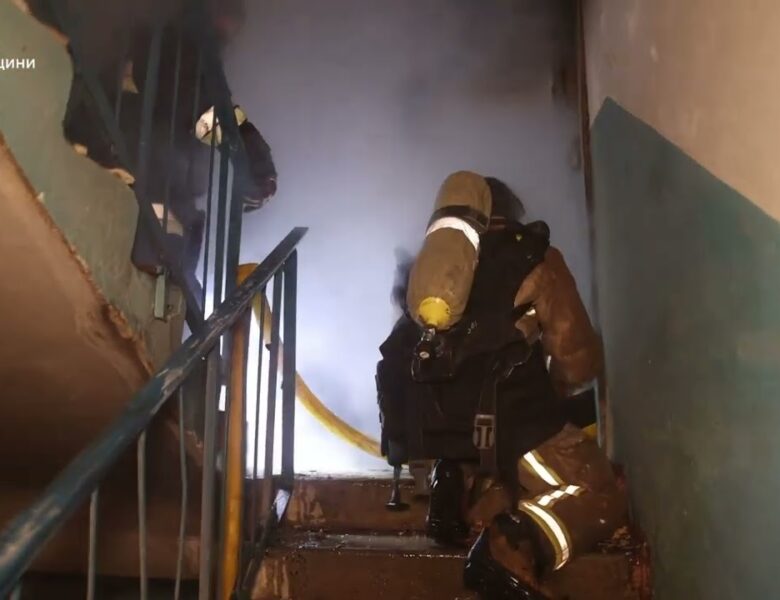 росіяни вдарили по будинку в Охтирці на Сумщині