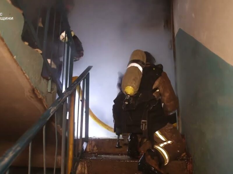 росіяни вдарили по будинку в Охтирці на Сумщині