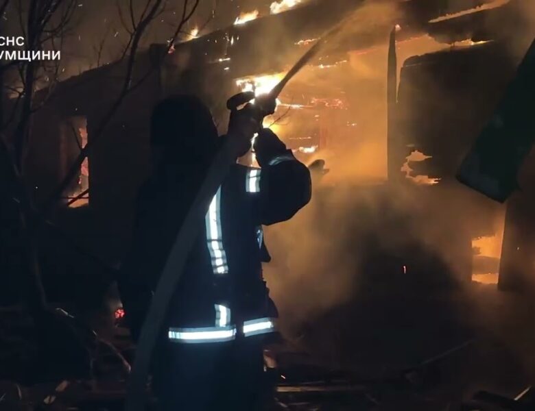 Сумщина: рятувальники гасять пожежі після російських ударів