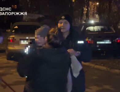 Запоріжжя: під час пожежі надзвичайники врятували п’ятьох людей, серед яких дитина