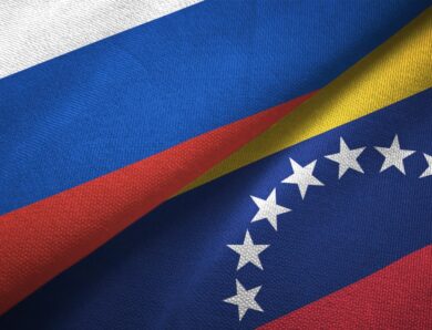 AP: РФ почала евакуацію сімей співробітників посольства у Венесуелі