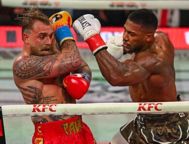 Джошуа говорить про сумбурність бою з Полом і відзначає спроби дати бокс