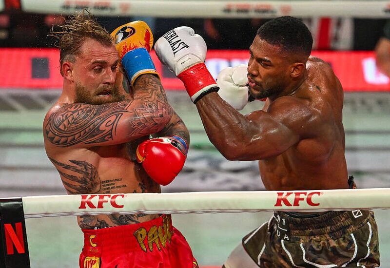 Джошуа говорить про сумбурність бою з Полом і відзначає спроби дати бокс