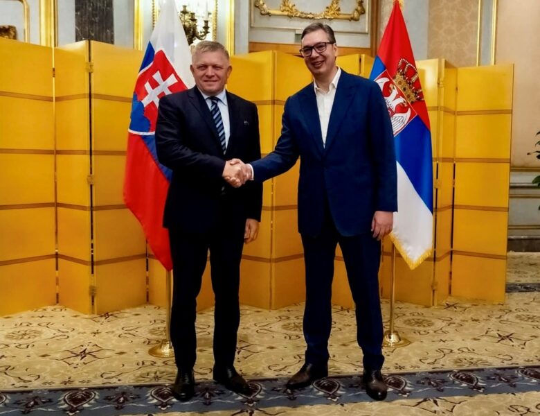 Фіцо поскаржився на невдалий старт саміту в Брюсселі і пошкоджений літак