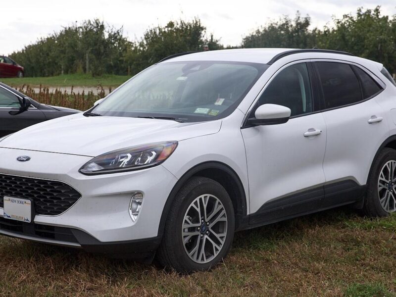Ford знімає з виробництва кросовер Escape