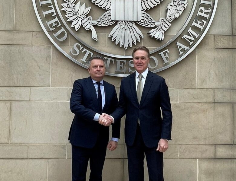 Кислиця прибув на переговори до Китаю