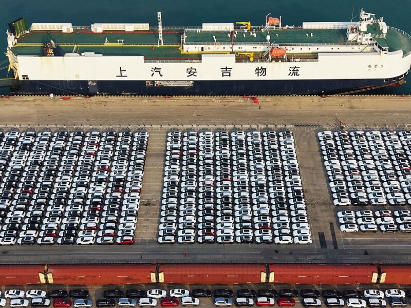 Китай удвічі скоротив постачання авто до Росії