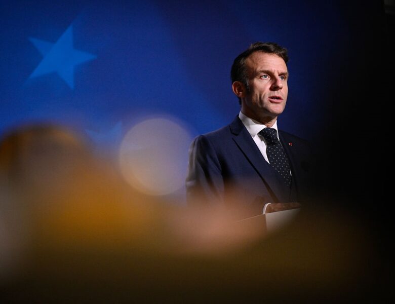 Коаліція охочих продовжить роботу у січні – Макрон