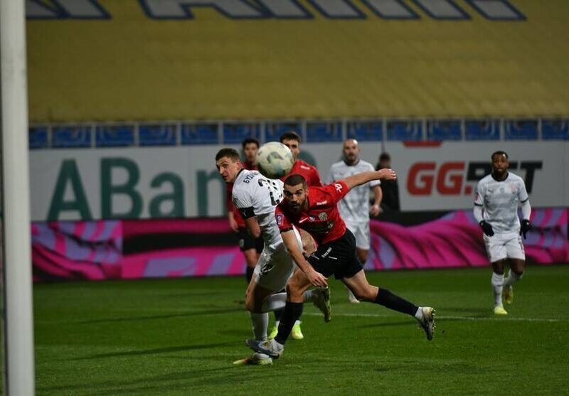 Луганська Зоря в домашньому матчі мінімально переграла Карпати