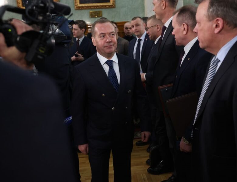 Медведєв пригрозив ЄС війною через активи РФ