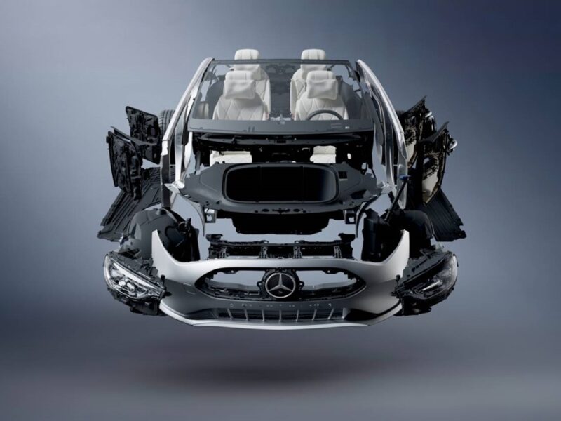 Mercedes відмовляється від клею на користь гвинтів