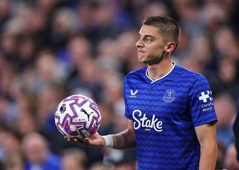 Миколенка можуть включити в обмін між Евертоном та іншим клубом АПЛ