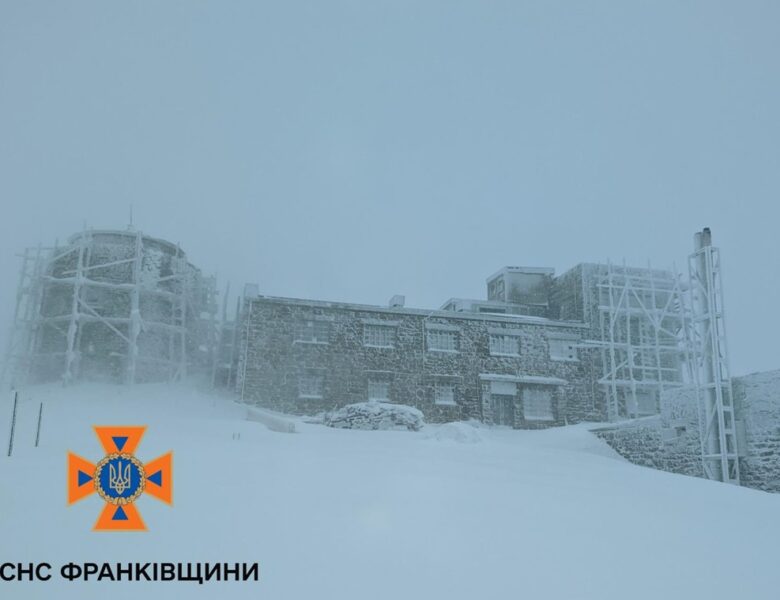 На горі Піп Іван температура впала до 14 градусів морозу