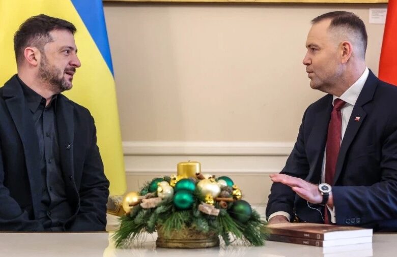 Навроцький подарував Зеленському книгу про Волинську трагедію