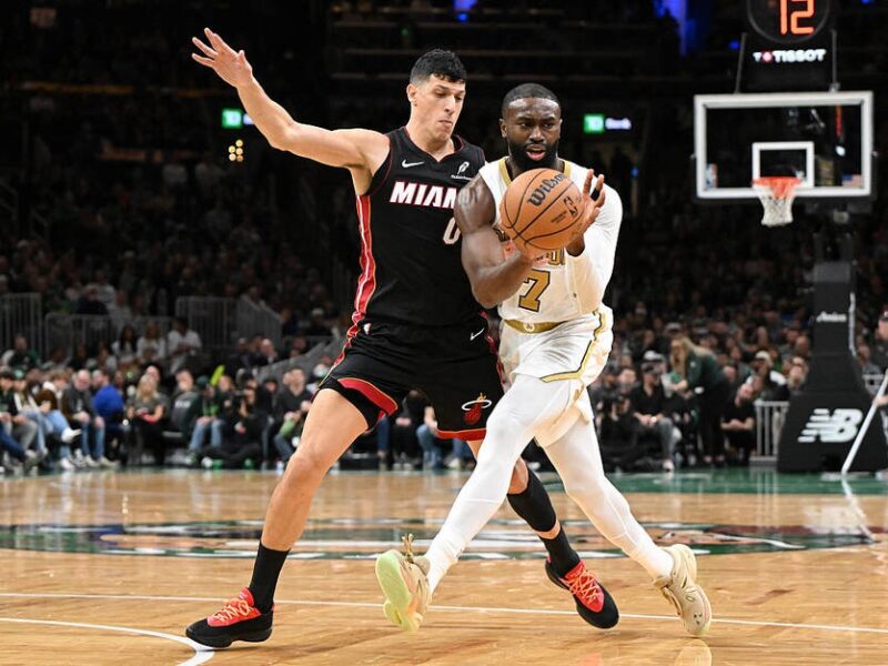 НБА: Бостон впевнено переміг Майамі