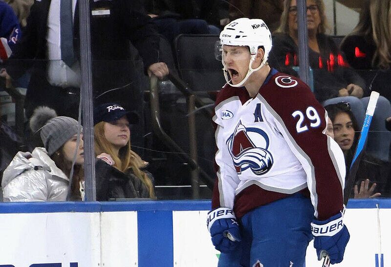 Ніч в НХЛ: Айлендерс виривають перемогу