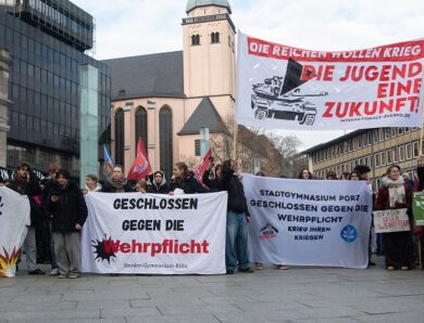 Німецькі студенти почали протести проти відновлення військової служби