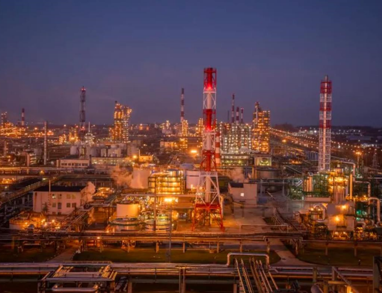 Один із найбільших НПЗ Росії зупинив роботу після атаки дронів – ЗМІ