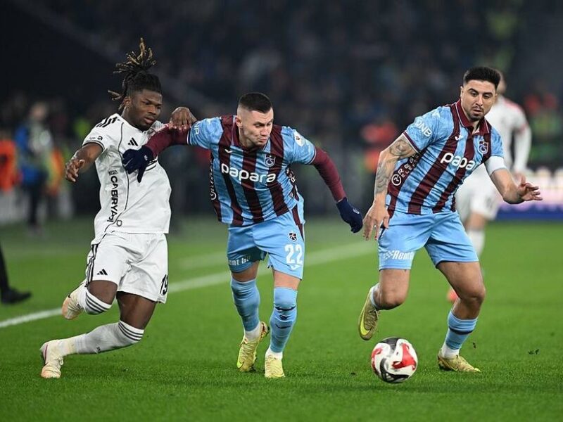 Олександр Зубков у матчі Трабзонспора з Бешикташем зробив півтори гри