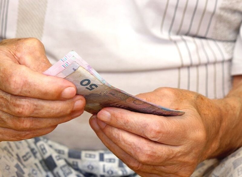 Отримувачів соцвиплат проінспектують: до кого прийдуть з перевірками