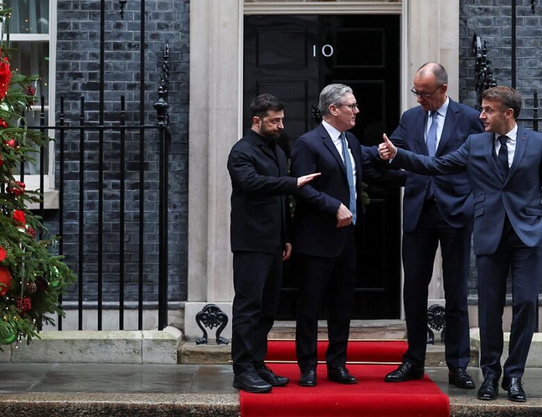 Переговори в Лондоні. Макрон побачив козирі