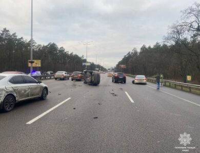 Під Києвом сталась масштабна ДТП за участі кількох авто