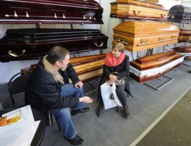 Похоронні бюро РФ збільшили дохід на тлі рекордних втрат росіян – соцмережі