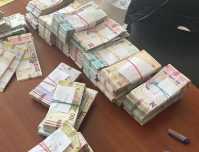 Посадовців Дніпра підозрюють у розкраданні коштів на відбудові