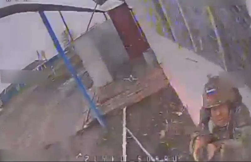 Прикордонники показали “вибухову” роботу дронів по окупантах