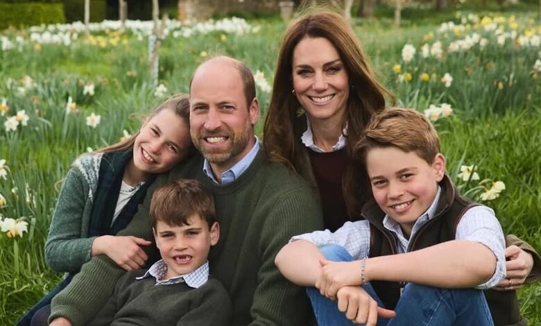 Принц Вільям і Кейт Міддлтон показали різдвяну світлину з дітьми