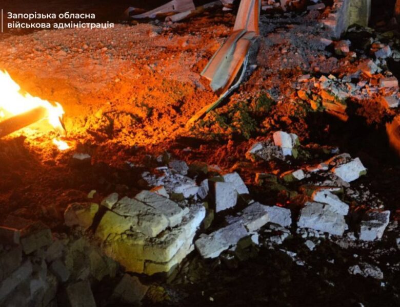 РФ атакувала промисловість Запоріжжя, палають будинки