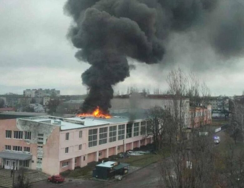 Росія атакувала дронами спортивну школу в Шостці