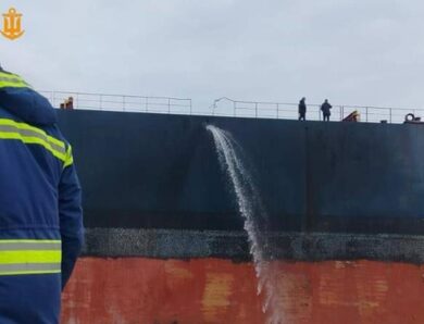 Росія вдарила по двох цивільних суднах – ВМС