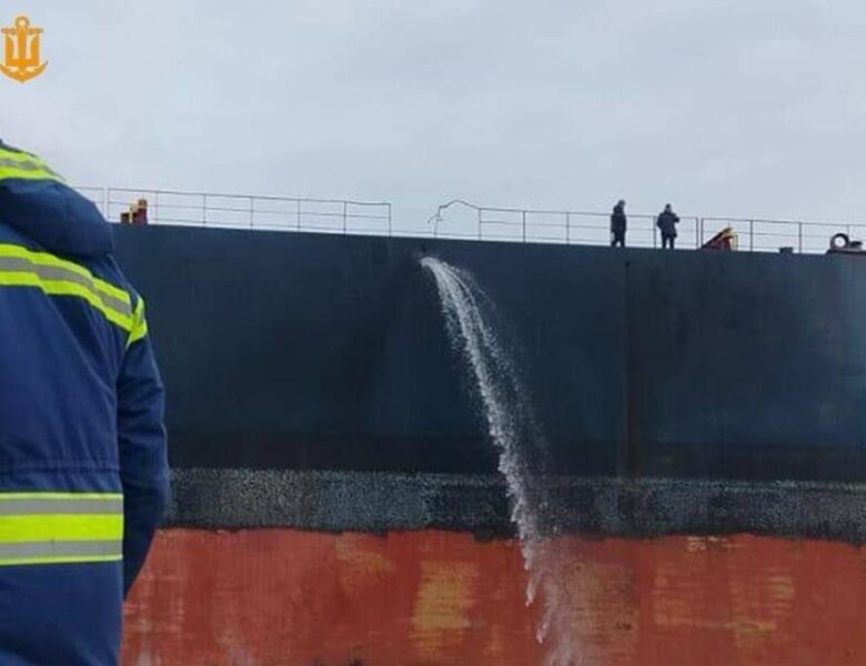 Росія вдарила по двох цивільних суднах – ВМС