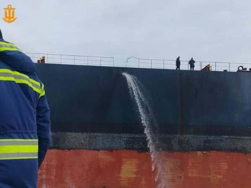 Росія вдарила по двох цивільних суднах – ВМС