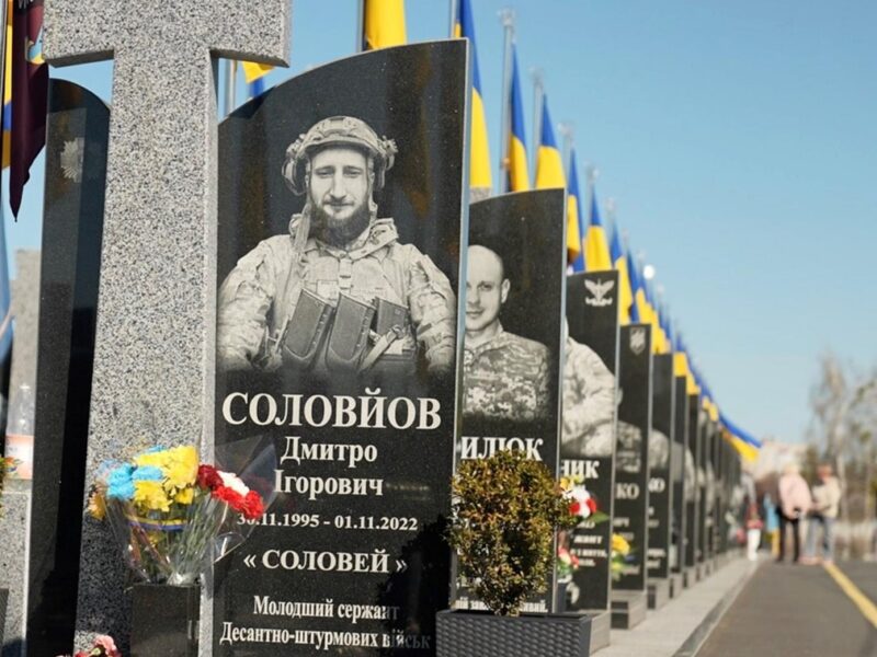 Росія завдала удару по цвинтарю та Алеї героїв у Черкасах