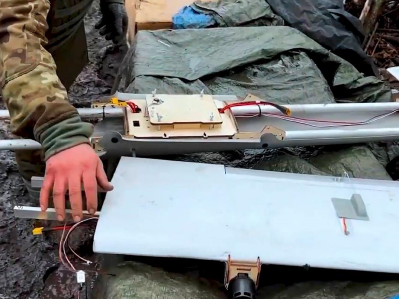 Росіяни почали встановлювати Starlink на дрони Молнія