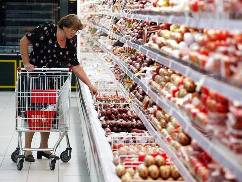 Росіяни виходять на одиночні пікети через зростання цін – ЗМІ