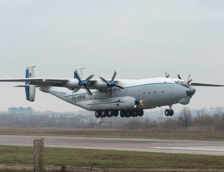 Розвалився в повітрі. Падіння літака в Росії