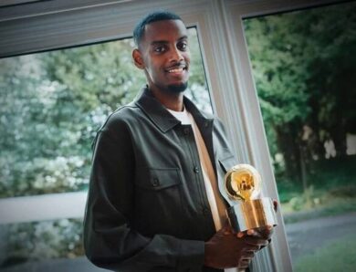 Шведи нагородили Александра Ісака Золотим м’ячем