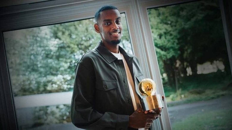 Шведи нагородили Александра Ісака Золотим м’ячем